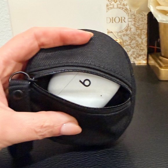 Chanel Beaute Black Coin/Airpods/lipstick pouch - NIB - Picture 5 of 7